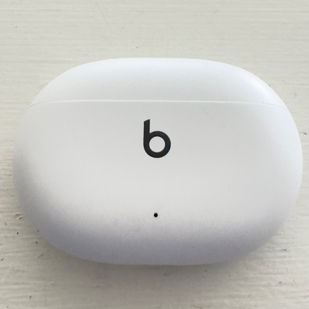 Beats Studio Buds, Model # A2513 Version 1B56